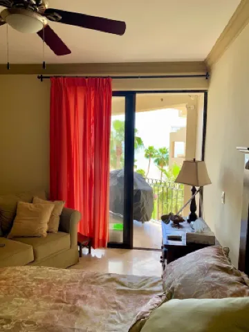 Stunning Beachfront Condo with Ocean View, few steps from the sand