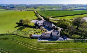 Farm holiday cottage near Totnes, peaceful with beautiful views