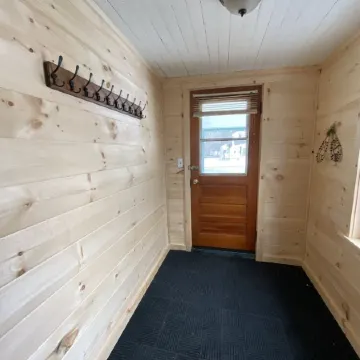 The Guides House • Cozy Main St Stay with Porch Views