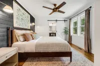 Charming 3-Bedroom Home - Power, Water, Fast WiFi, Firepit, Grill - 25m to AVL 藍嶺山道附近的飯店