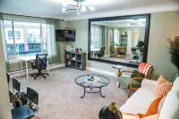 Heart of Downtown Kirkland - 500 Feet from the Beach