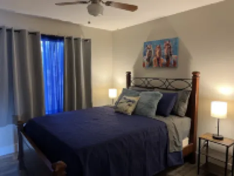 New family retreat w/private heated pool and hot tub