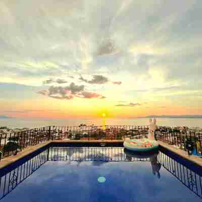 Sunsets + Ocean View Condo with WiFi, A/C, RoofTop, steps to Malecon and Beach Fitness & Recreational Facilities