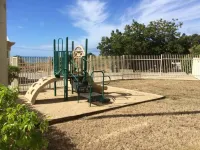 Your Cozy Combate beach retreat, 2 bed/2bath, full A/C, free laundry