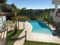 Relaxing Spacious Penthouse. Pool & deck w/panoramic view, 5 minutes to town!