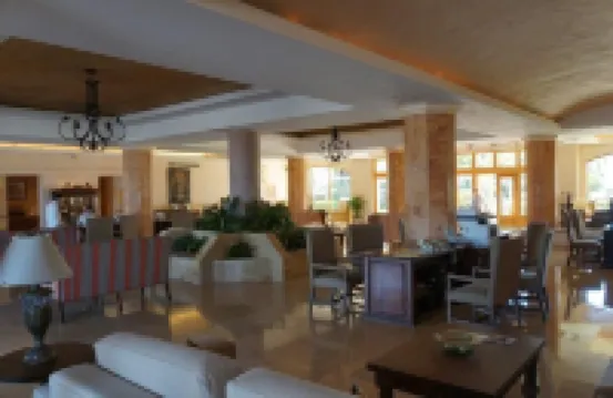UNBELIEVABLE VIEWS-EXTRA LARGE BALCONY FOUR LOUNGE CHAIRS 3 KING BEDS