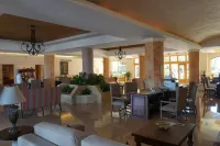 UNBELIEVABLE VIEWS-EXTRA LARGE BALCONY FOUR LOUNGE CHAIRS 3 KING BEDS