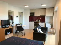 Apartment Heart of Wellington City - Balcony over the City Lights