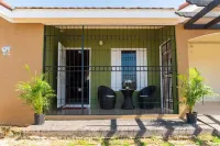 Luxurious Ocean View Stay at Stonebrook Manor. Hotels in Falmouth