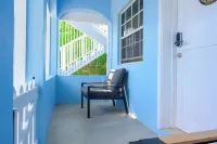 Charming 2-bedroom apartment in Buckleys with WiFi, AC Hotels in Buckleys