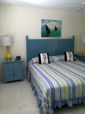 4 Bedroom,4 Bath with private pool and 37 and 1/2 foot boat dock Sombrero Reef 주변 호텔