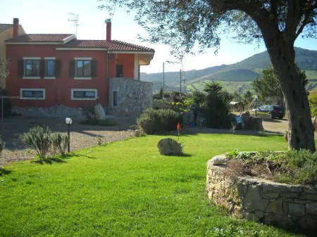 LA CORTE CASA VACANZE - NEAR ALGHERO-STINTINO Отели в г. Сассари