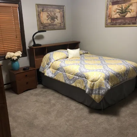 Clean and Comfy!! 2 Bedrooms!