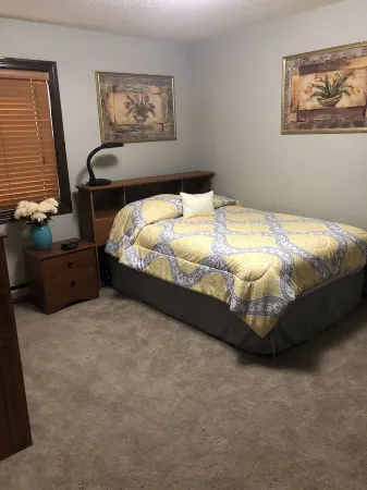 Clean and Comfy!! 2 Bedrooms!