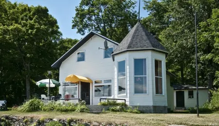 Le Chalet du Domaine Отели в г. Л'Иль-д'Орлеан