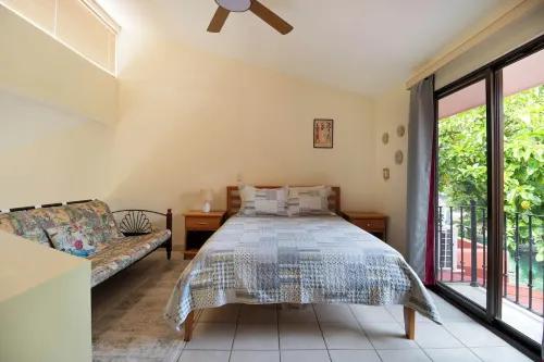 Las Palmas 1BR+Loft w/ Pool—Walk to Beach & Dining