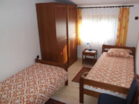 Air-conditioned apartment 250 m from the beach with private boat mooring