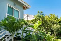 Anestasi CottageBrand new charming cottage with water views close to Cruz Bay