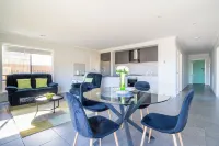 Cosy beautiful modern house close public transport and shopping mall