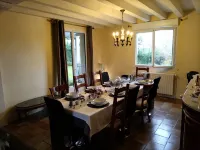 Grande maison avec piscine Large house with swimming pool Hotel di Saint-Benoit-du-Sault