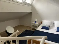 Duplex with terrace overlooking the bay and the large beach 20m away