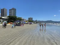 Beautiful apartment (first floor) in Perequê, 600m from the beach with air and Wi-Fi