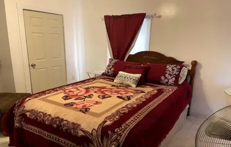 Amazing Hannibal Home - Eitaly’s on Paris