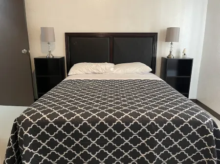 Incredible Location! Отели рядом с достопримечательностью «Agana Bay»