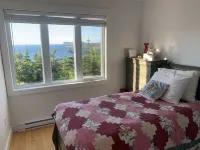 The Bird House- 3 bed unique home with Hot tub Hotels in Dildo