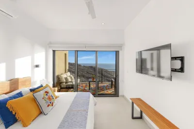 2BR/2BA Oceanfront Lux Surf Condo in Los Cerritos w/ Pool, Gym, Hot Tub, Sauna