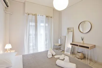 Homely Athens Apt Stylish, Reno, Fully Equipped Các khách sạn gần Stavros Niarchos Foundation Cultural Center