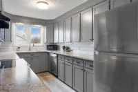 Chic House w/ King Bed, Walk To Dining & Starbucks Hotel a Dieppe