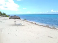 Beautiful Ocean Front Sea Lodge in Cayman Kai - Strand