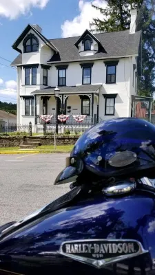 Ligonier Cozy and Comfortable In-town Location Hotels in Ligonier