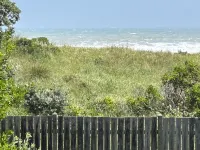 After Dune Delight 3 Bedroom, 2 Bathroom, fully fenced Home Hotels in Waitārere