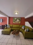 Relaxing Modern Home - Centrally Located