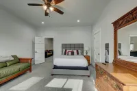 1890's Craftsman Home  5BR 4BA, Sleeps 16+   w 6 TVs. Отели в г. 