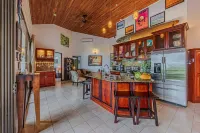 Pacifica- Spectacular Views, On-site Staff, Gated Community-Paved Road Access Hotels in Savegre