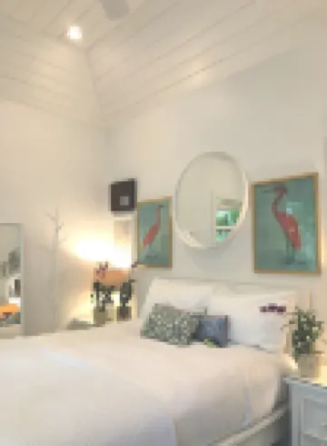 Bamboo House: Charming Private Tropical Oasis in the Heart of the Village.