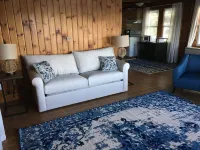Charming Lake front Cottage w/dock close to Acadia National Park & Bar Harbor