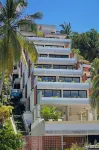 Casa Chloe - Beachfront Luxury Living Hotel di 