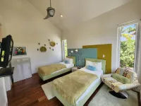 "Gorgeous, 4-bedroom, 4.5-bathroom home with Beautiful Water and Sunset Views Hotels in Michelson