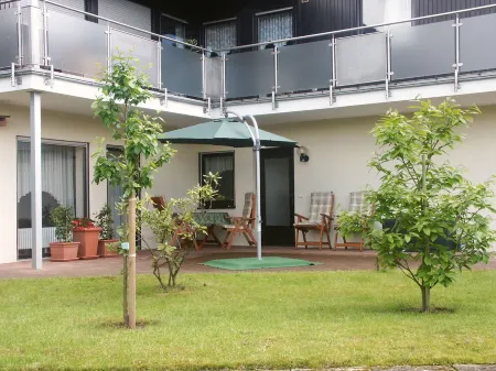 Disabled-friendly apartment with garden, terrace, e-car charging facility Отели в г. Мерциг-Вадерн