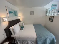 Grace Bay Getaway: Beachwalk Compact Studio with Shared Pool and Free Parking