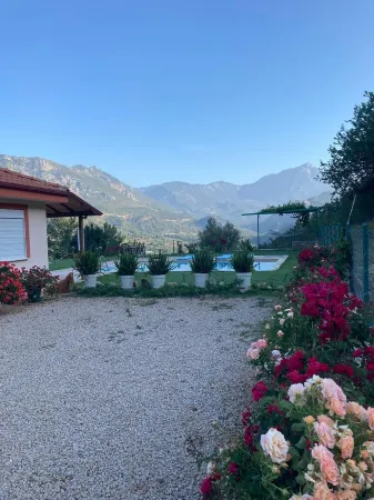 Kır evi Havuzlu ve Bahçeli (Villa Olymposzaray) Отели в г. Кумлуджа