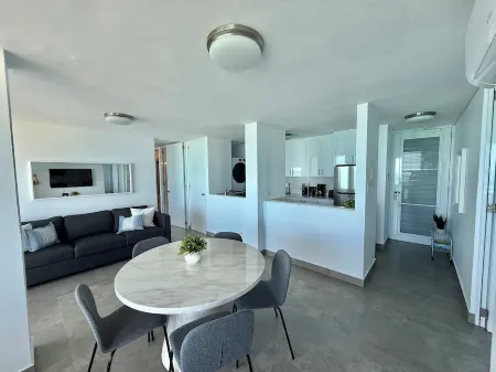 2 king beds en-suite bath big balcony High floor