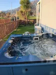 Character cottage. Walking distance to mountain and town. Private with spa.