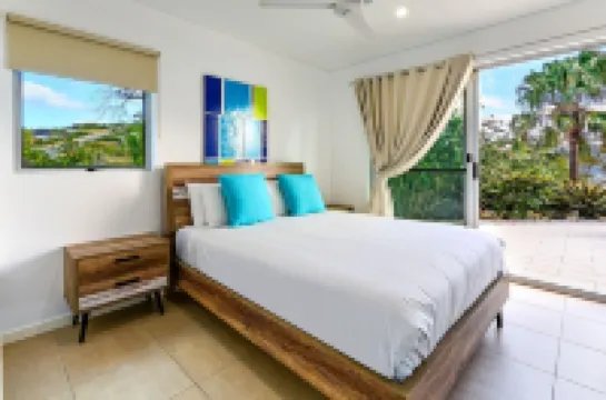 Peninsula 6 with private heated pool! Hotels in 