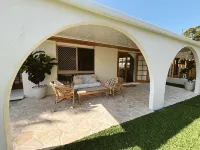 Modern coastal family home - 5 mins to beach!