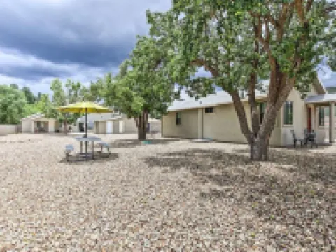 White Spar Cottages Near Whiskey Row, Prescott Courthouse. Large Parking Area.